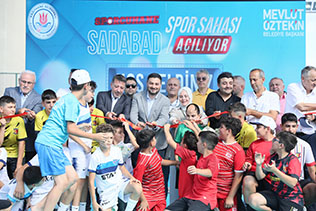 KÂĞITHANE BELEDİYESİ SADABAD SPOR SAHASI’NI YENİLEYEREK HİZMETE AÇTI